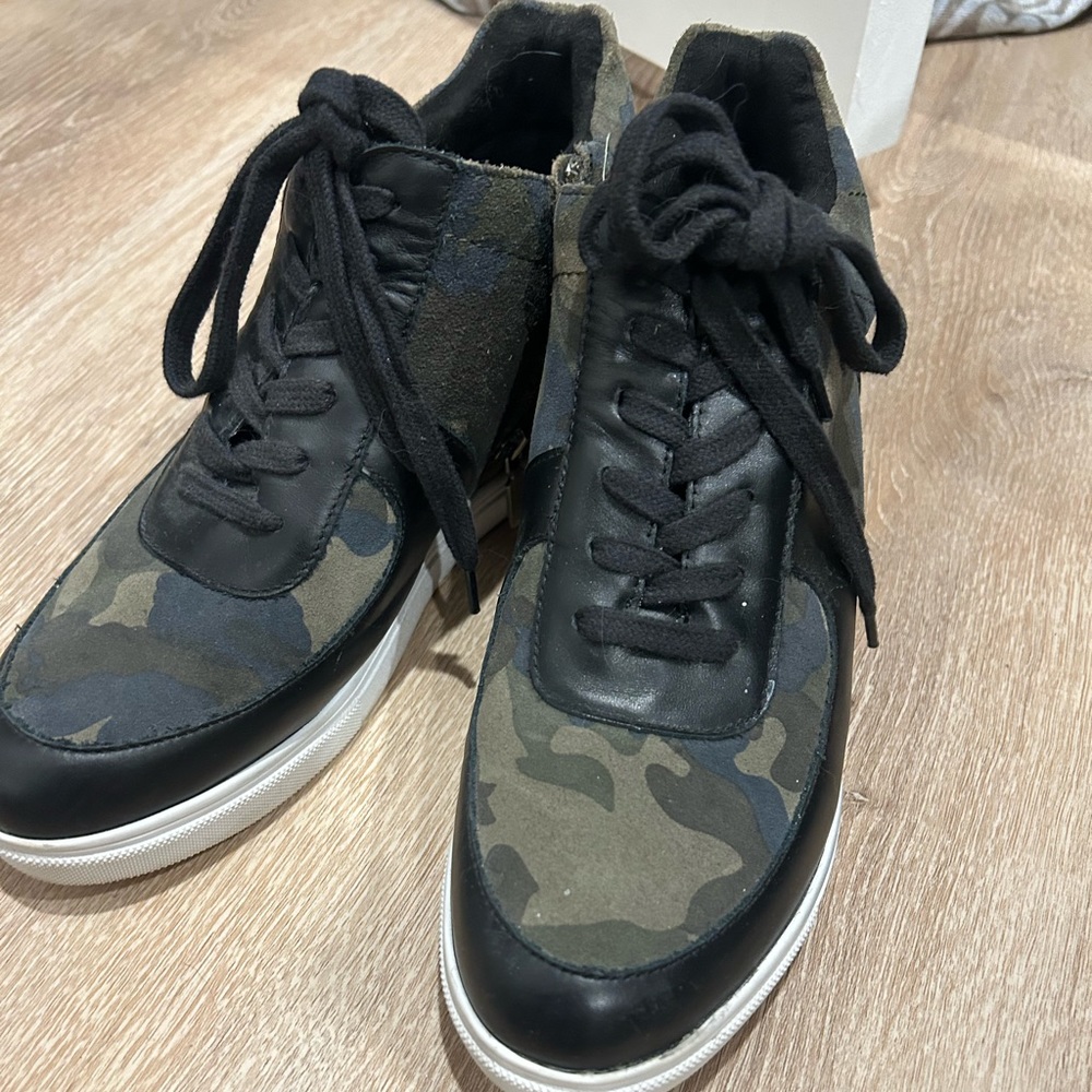 Blondo Waterproof Camo & Leather Sneakers - Picture 6 of 11